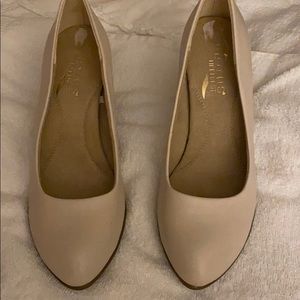 Aero soles Heelrest off white 2 inch heels